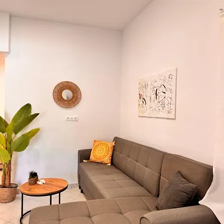 Апартамент Gold Coast Luxury Nea Triglia