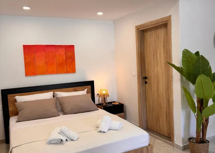 Gold Coast Luxury * Nea Triglia
